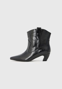 Ковбойские сапожки