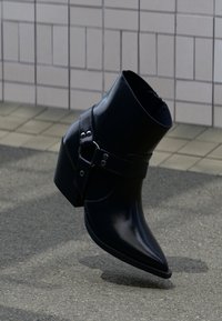 Ковбойские сапожки