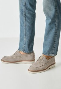 Ботинки на шнуровке