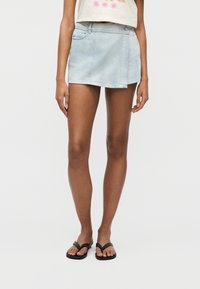 Джинсовые шорты Джинсовые шорты