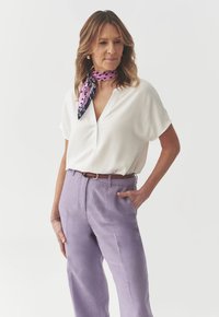 Атласная блузка