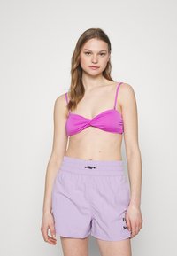 Топ без бретелек