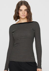 Пуловер в полоску Пуловер в полоску