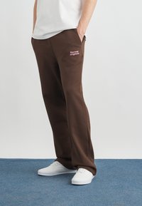 Спортивные штаны