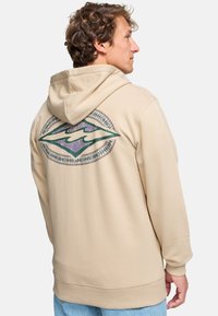 Спортивная кофта