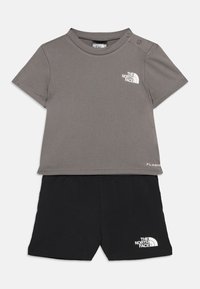 Спортивные шорты