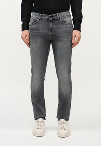 Узкие джинсы Узкие джинсы