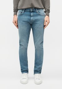 Узкие джинсы Узкие джинсы