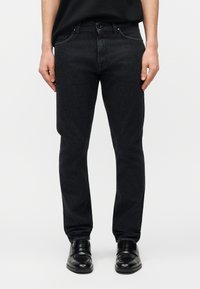 Узкие джинсы Узкие джинсы