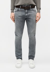 Узкие джинсы Узкие джинсы