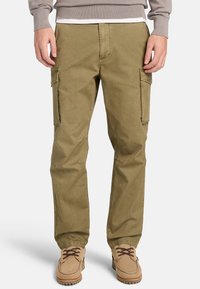 Брюки с накладными карманами