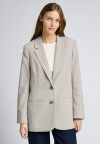 Короткое пальто Короткое пальто