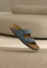 Сандалии Сандалии