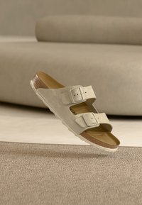 Сандалии Сандалии