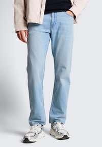 Прямые джинсы Прямые джинсы