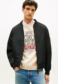 Куртка бомбер