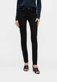 Узкие джинсы Узкие джинсы