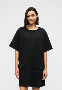 Платье футляр