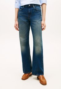 Прямые джинсы