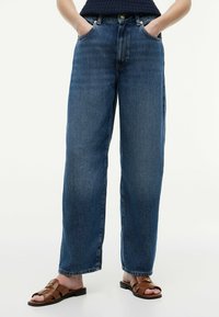 Прямые джинсы