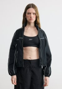 Топ на бретельках Топ на бретельках