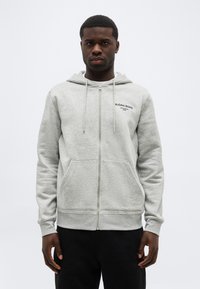 Спортивная кофта