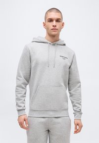 Спортивная кофта