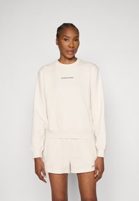 Спортивная толстовка