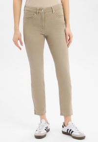 Короткие джинсы