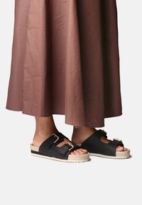 Шлепанцы Шлепанцы