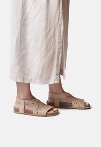 Босоножки на платформе Босоножки на платформе