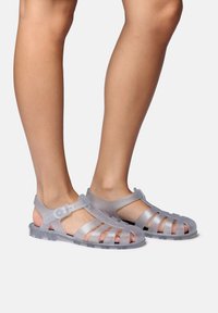 Шлепанцы Шлепанцы