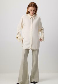 Длинная блузка