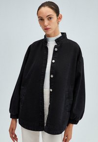 Джинсовая куртка