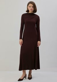 Вязаное платье Вязаное платье