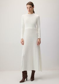 Вязаное платье Вязаное платье