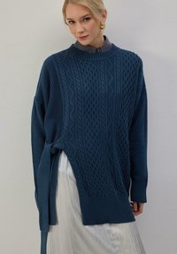 Длинный пуловер