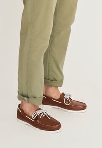 Ботинки на шнуровке