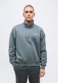 Спортивная кофта