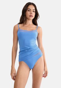 Топ на бретельках