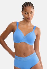 Бюстгальтер-минимайзер