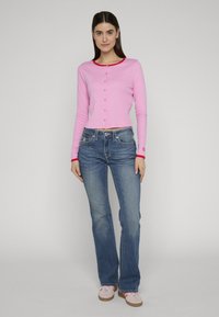 Клешеные брюки