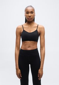 Спортивный бюстгальтер Спортивный бюстгальтер