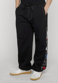 Спортивные штаны