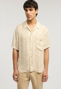 Рубашка с коротким рукавом