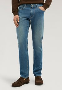 Прямые джинсы Прямые джинсы