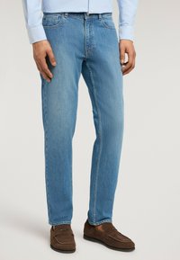 Прямые джинсы Прямые джинсы