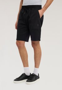 Шорты Шорты