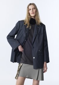 Короткое платье