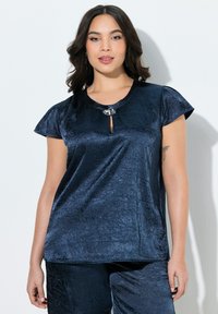 Атласная блузка Атласная блузка